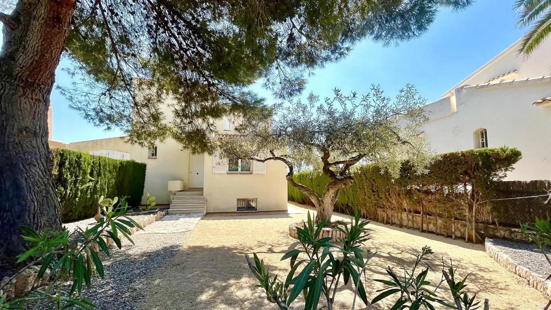 Villa Catalina Stunning 4Bedroom Villa With Air Conditioning Sea Views & Private Swimming Pool Ideal For Families L'Ametlla de Mar